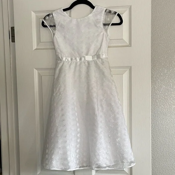 open lace back dress www.Nuroco.com